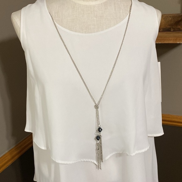 Notations white tiered Flowy tank top with necklace size small - Picture 4 of 8